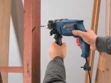 So sánh máy khoan pin và điện