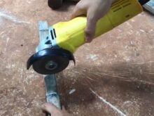 Cách thay lưỡi máy cắt sắt