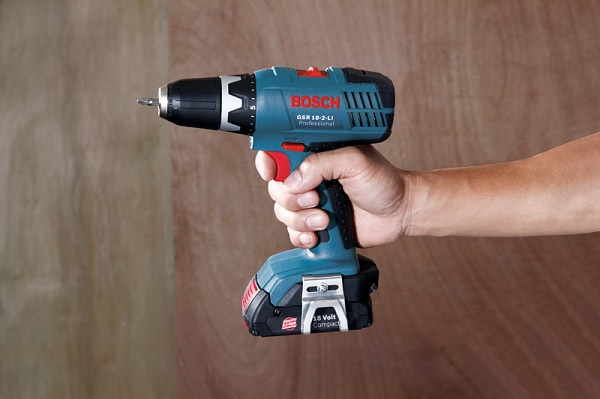 Cách sử dụng máy khoan cầm tay Bosch dùng pin