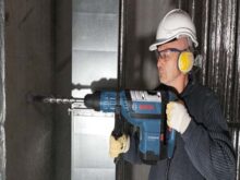 Cách làm giảm tiếng ồn máy khoan khi khoan tường, bê tông