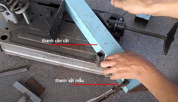 Tạo thanh sắt mẫu có chiều dài dài hơn thanh sắt gia công tối thiểu 2cm