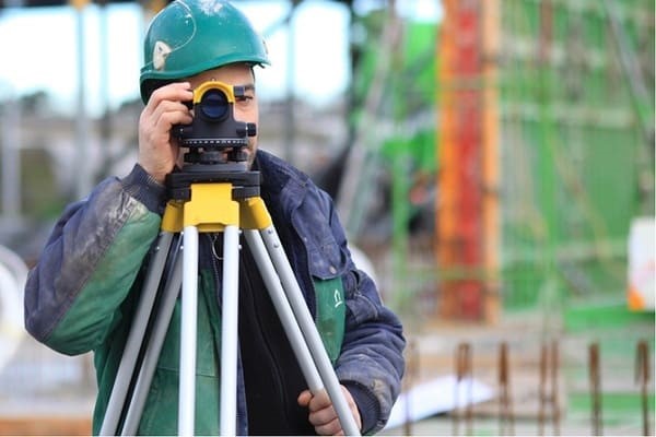 Những lưu ý khi dùng máy thủy bình thực địa