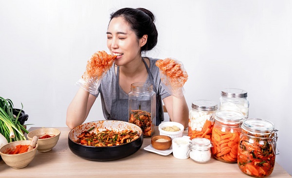 Những đồ ăn cay có nhiều dầu mỡ không tốt cho người bị sốt xuất huyết