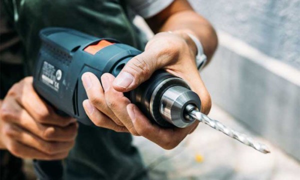 Độ ổn định điện áp ảnh hưởng đến công suất của máy khoan điện