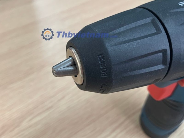 Thiết kế đầu kẹp autolock dễ dàng thay mũi khoan