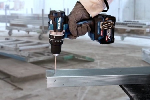 Máy khoan pin Makita HP002GA201
