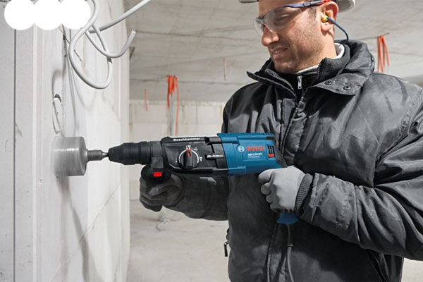 Máy khoan Bosch GBH 2-26 DE khoan bê tông cực tốt