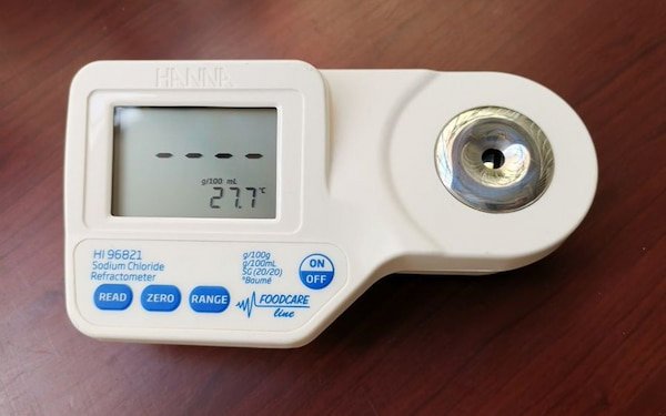 Khúc xạ kế đo độ mặn Hanna HI96821 đo nhanh, chính xác