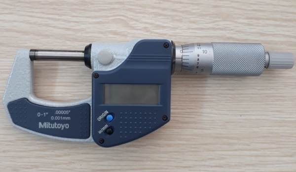 Mitutoyo 293-831-30 có khả năng đo lường trong phạm vi 0-25mm