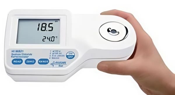 Máy đo nước mặn điện tử Hanna HI96822