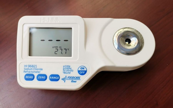 Máy đo độ mặn điện tử trong thực phẩm Hanna HI96821